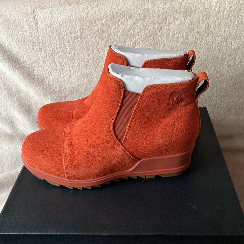 Sorel WOMEN'S EVIE PULL-ON SUEDE BOOTIE (size 8)